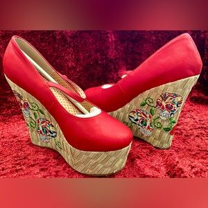 BNIB BETTIE PAGE by ELLIE Calacera FloralSkull Embroidered Platform Wedge 10 Red